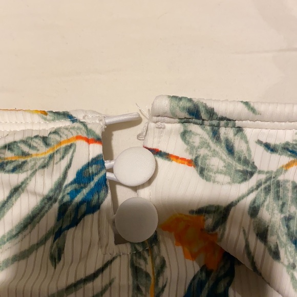 Bikini top size XL (missing too button) - Picture 2 of 3